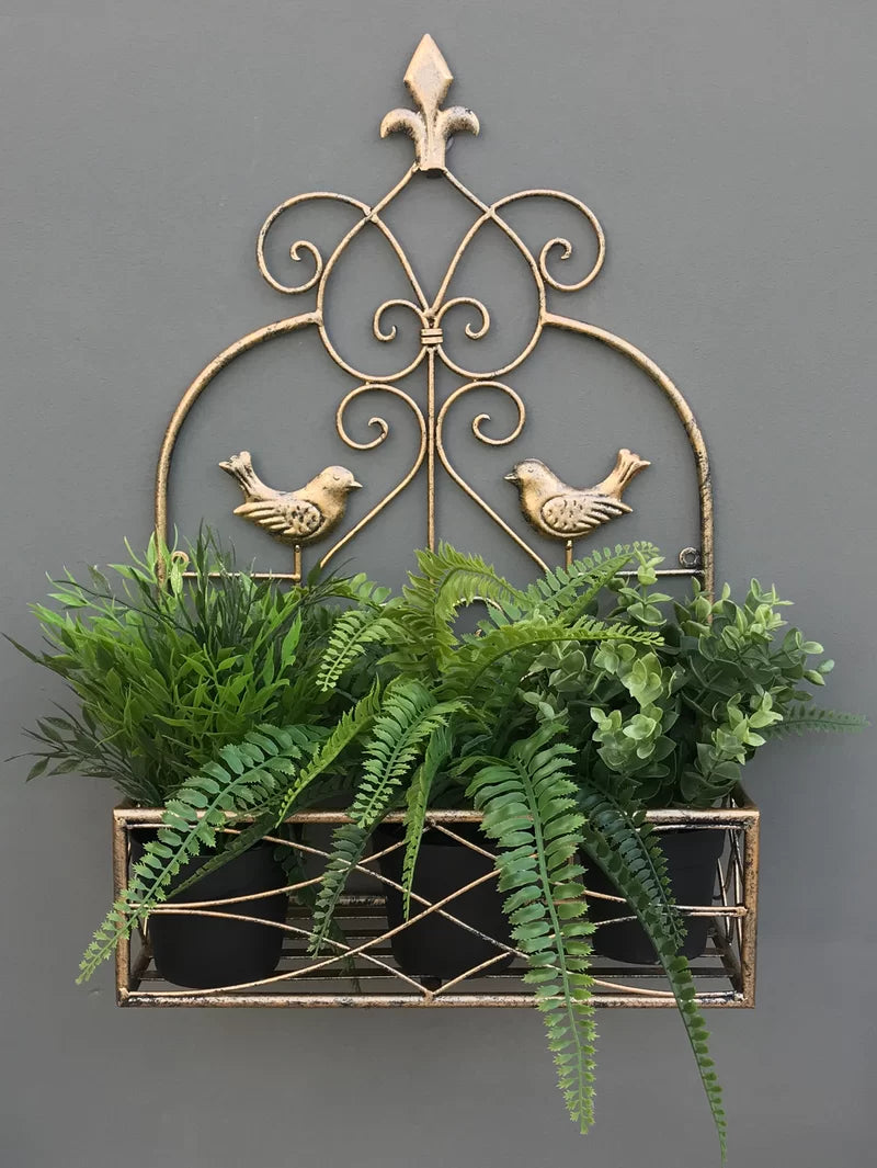 Chic Metal Hanging Planter – Perfect for Adding Greenery to Any Space